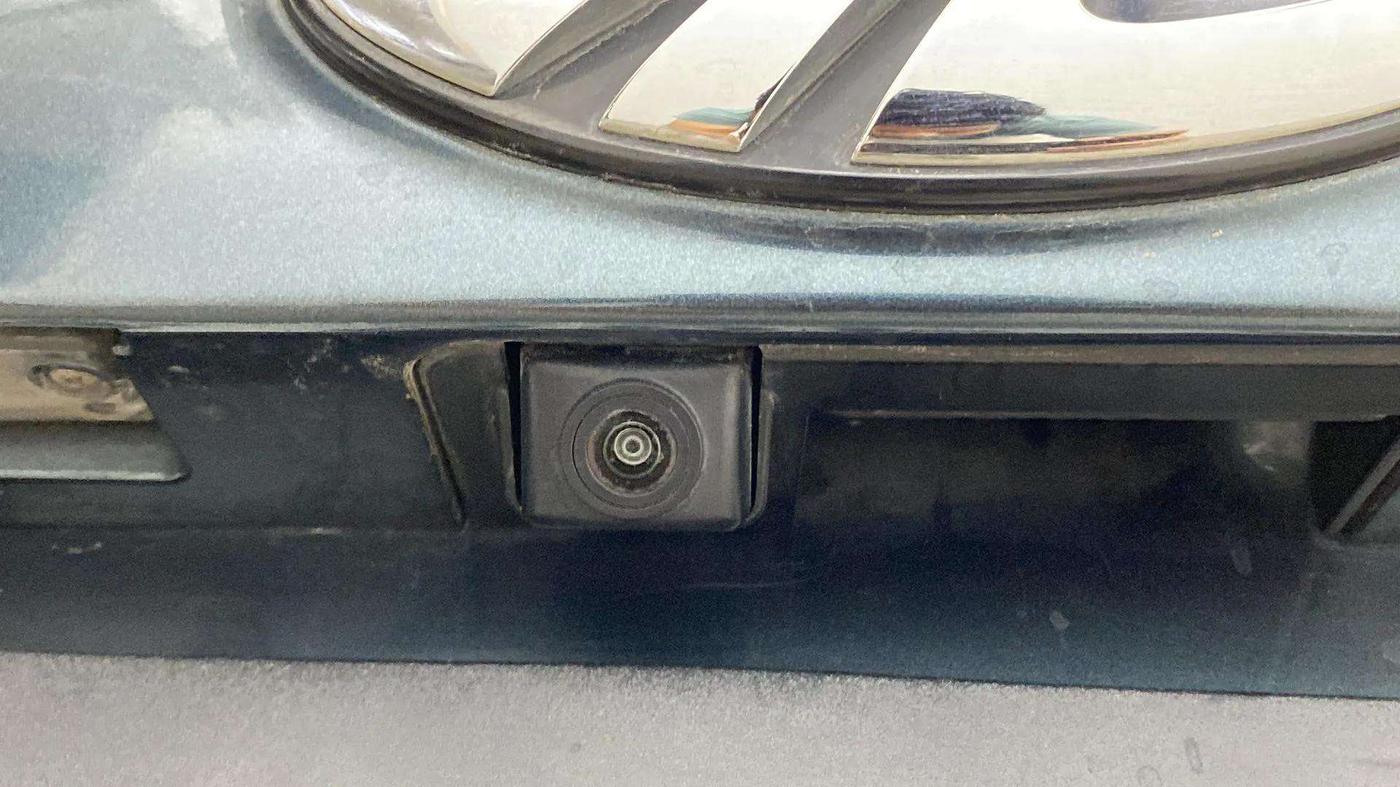 2022 Mahindra XUV300 W8 (O) 1.2 PETROL AMT, Petrol, Automatic, 6,079 km, Parking Camera