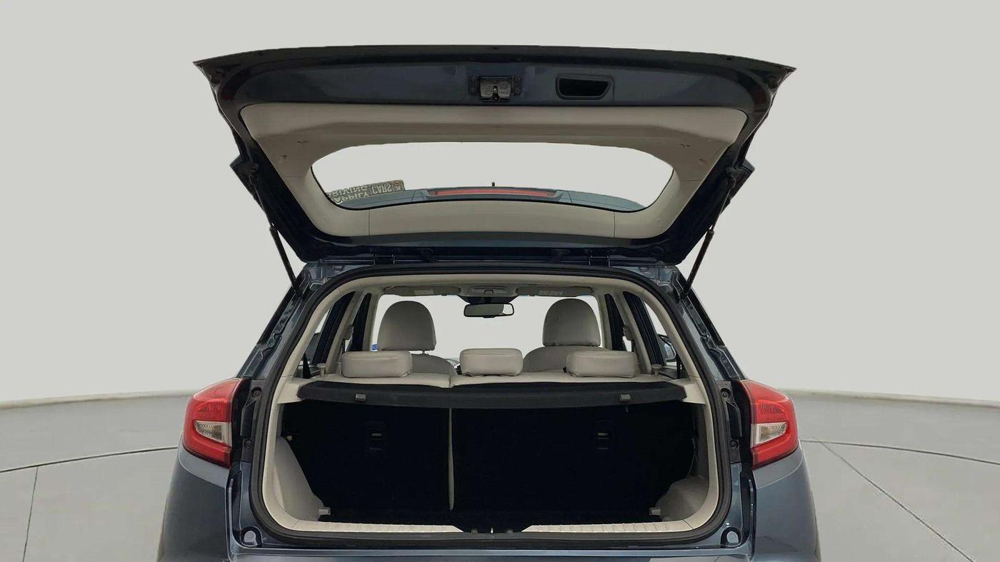 2022 Mahindra XUV300 W8 (O) 1.2 PETROL AMT, Petrol, Automatic, 6,079 km, Boot Door Open