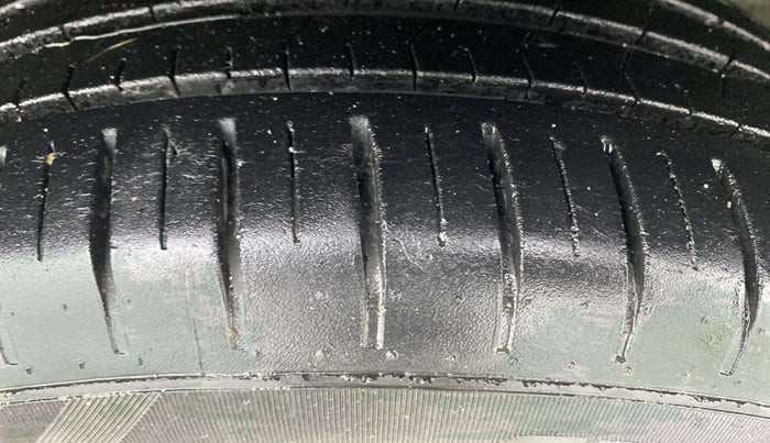 2021 Maruti Baleno ZETA PETROL 1.2, Petrol, Manual, 26,893 km, Right Front Tyre Tread