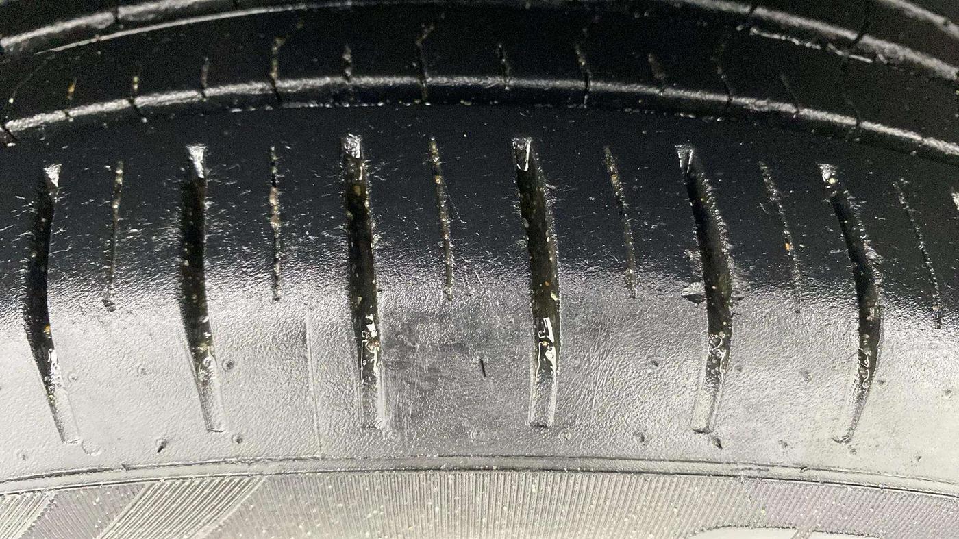 2021 Maruti Baleno ZETA PETROL 1.2, Petrol, Manual, 26,893 km, Right Rear Tyre Tread