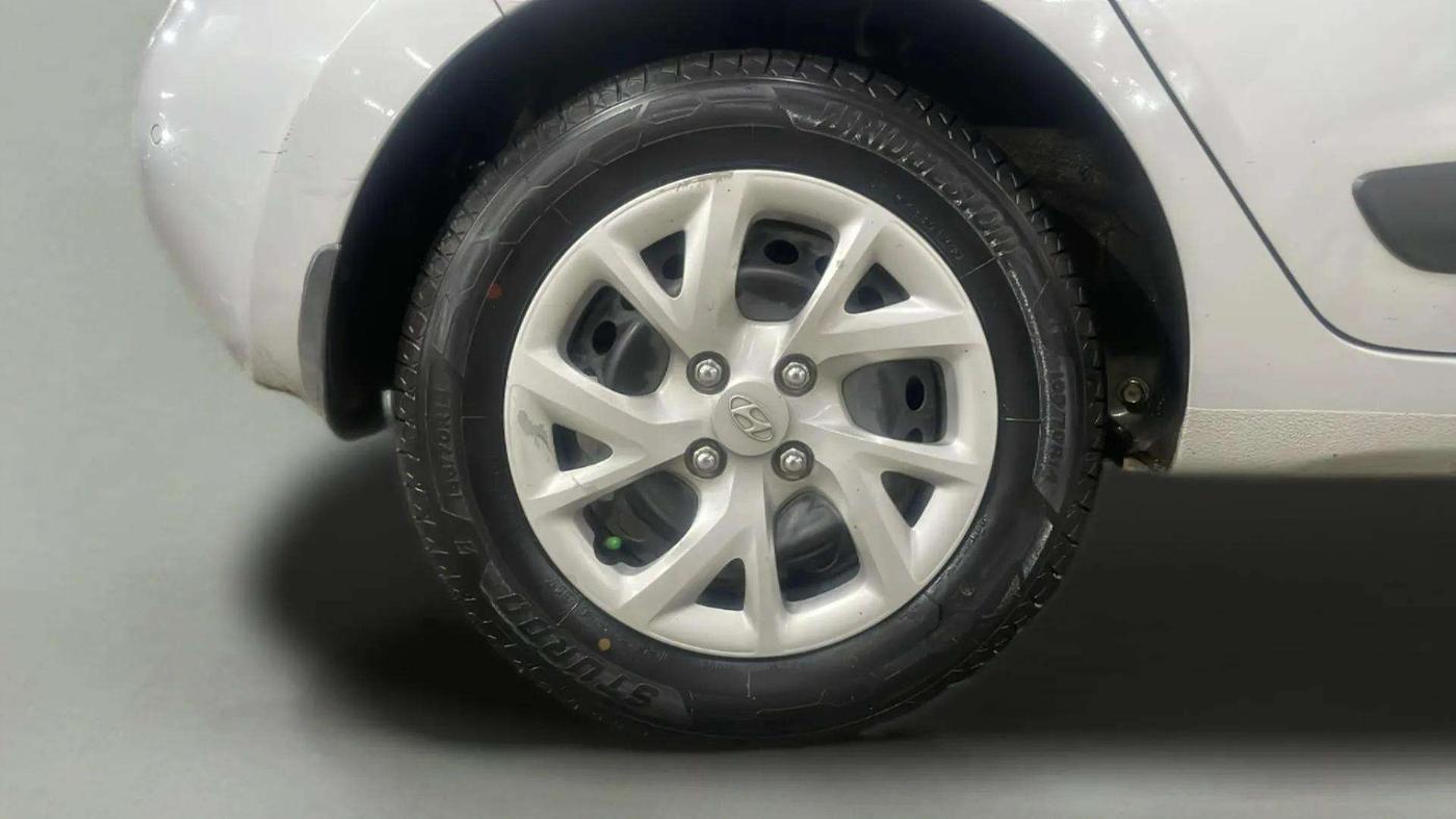 2019 Hyundai Grand i10 SPORTZ 1.2 KAPPA VTVT, Petrol, Manual, 30,516 km, Right Rear Wheel