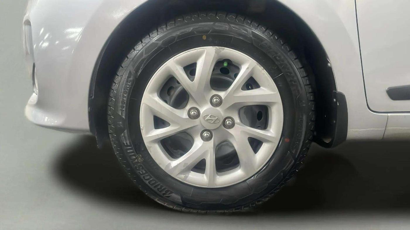 2019 Hyundai Grand i10 SPORTZ 1.2 KAPPA VTVT, Petrol, Manual, 30,516 km, Left Front Wheel