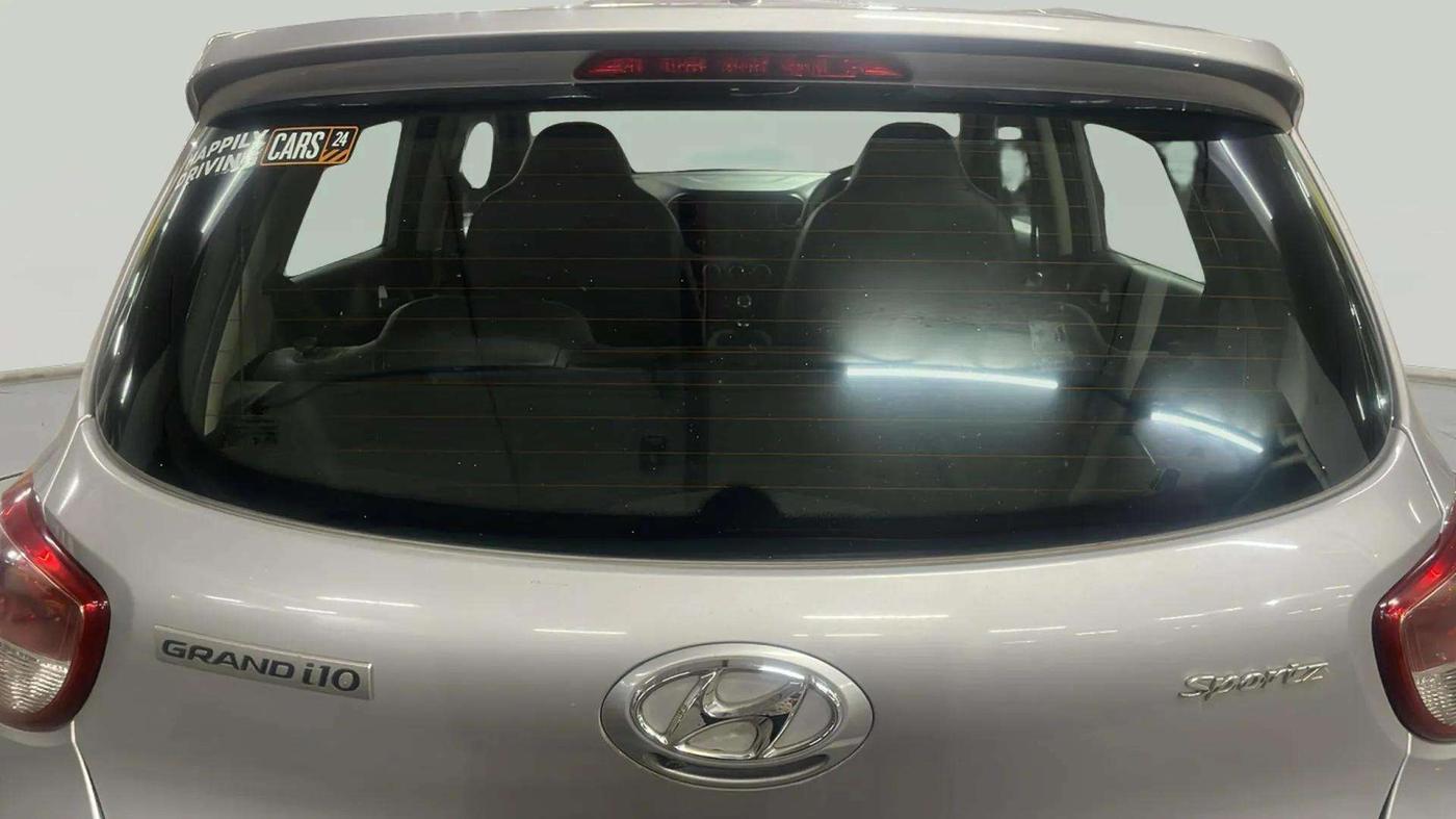 2019 Hyundai Grand i10 SPORTZ 1.2 KAPPA VTVT, Petrol, Manual, 30,516 km, Rear Windshield