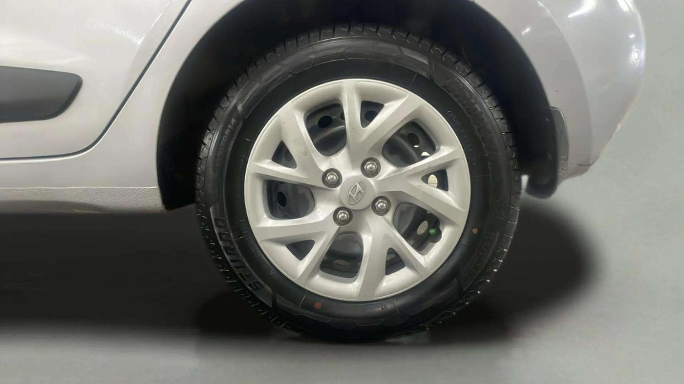 2019 Hyundai Grand i10 SPORTZ 1.2 KAPPA VTVT, Petrol, Manual, 30,516 km, Left Rear Wheel