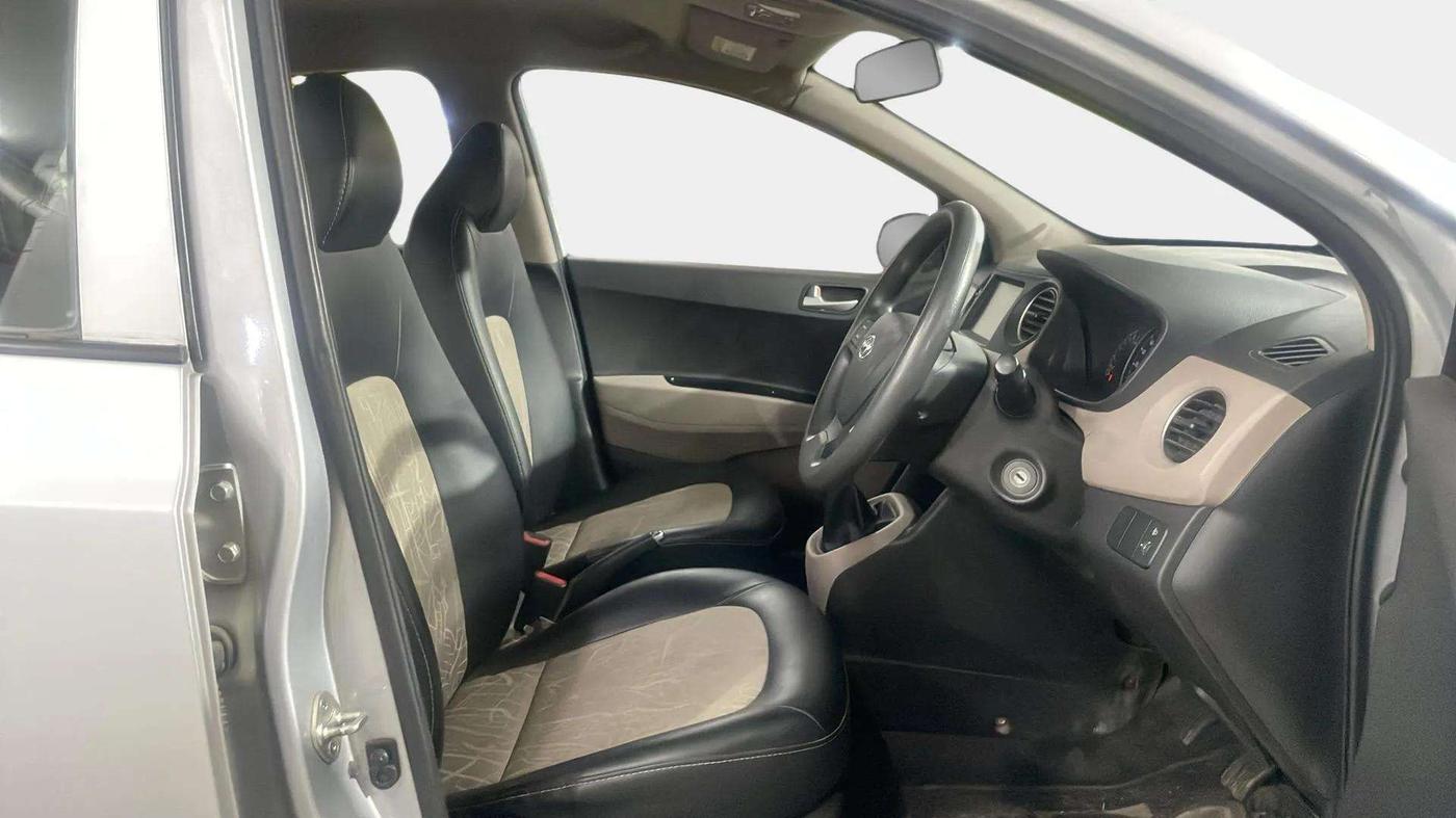 2019 Hyundai Grand i10 SPORTZ 1.2 KAPPA VTVT, Petrol, Manual, 30,516 km, Right Side Front Door Cabin