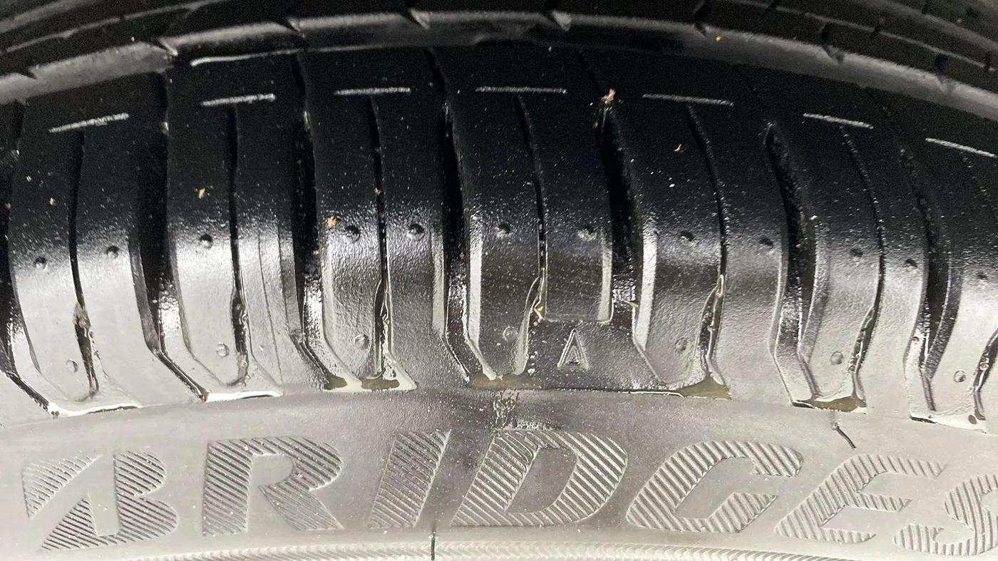 2018 Maruti Dzire ZDI PLUS, Diesel, Manual, 45,325 km, Right Front Tyre Tread