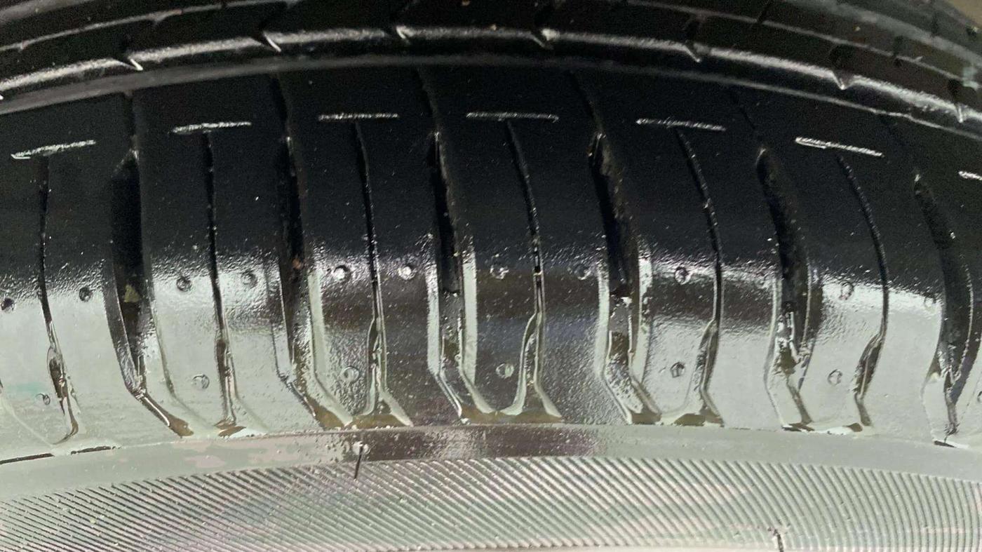 2018 Maruti Dzire ZDI PLUS, Diesel, Manual, 45,325 km, Left Front Tyre Tread