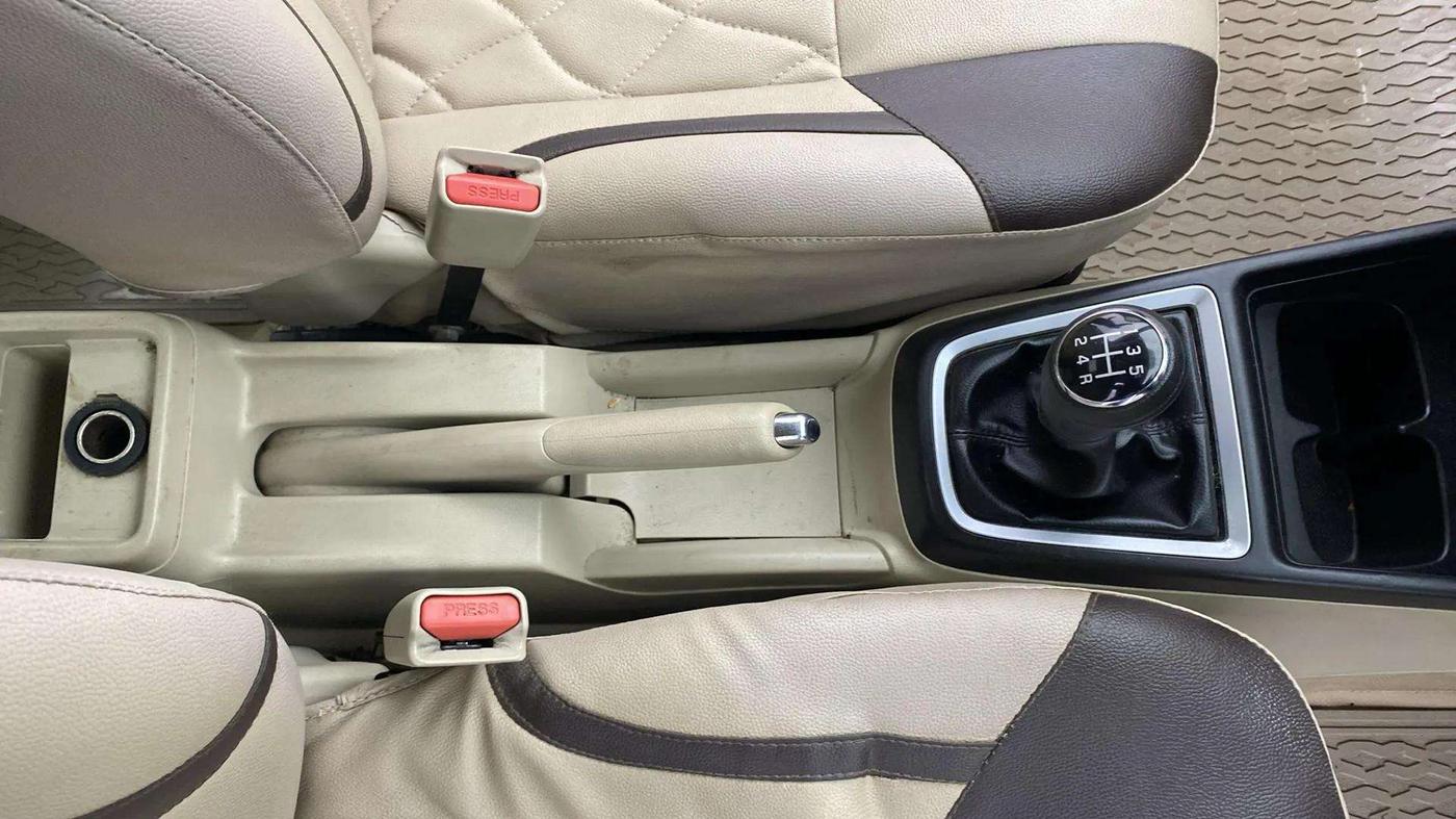 2018 Maruti Dzire ZDI PLUS, Diesel, Manual, 45,325 km, Gear Lever