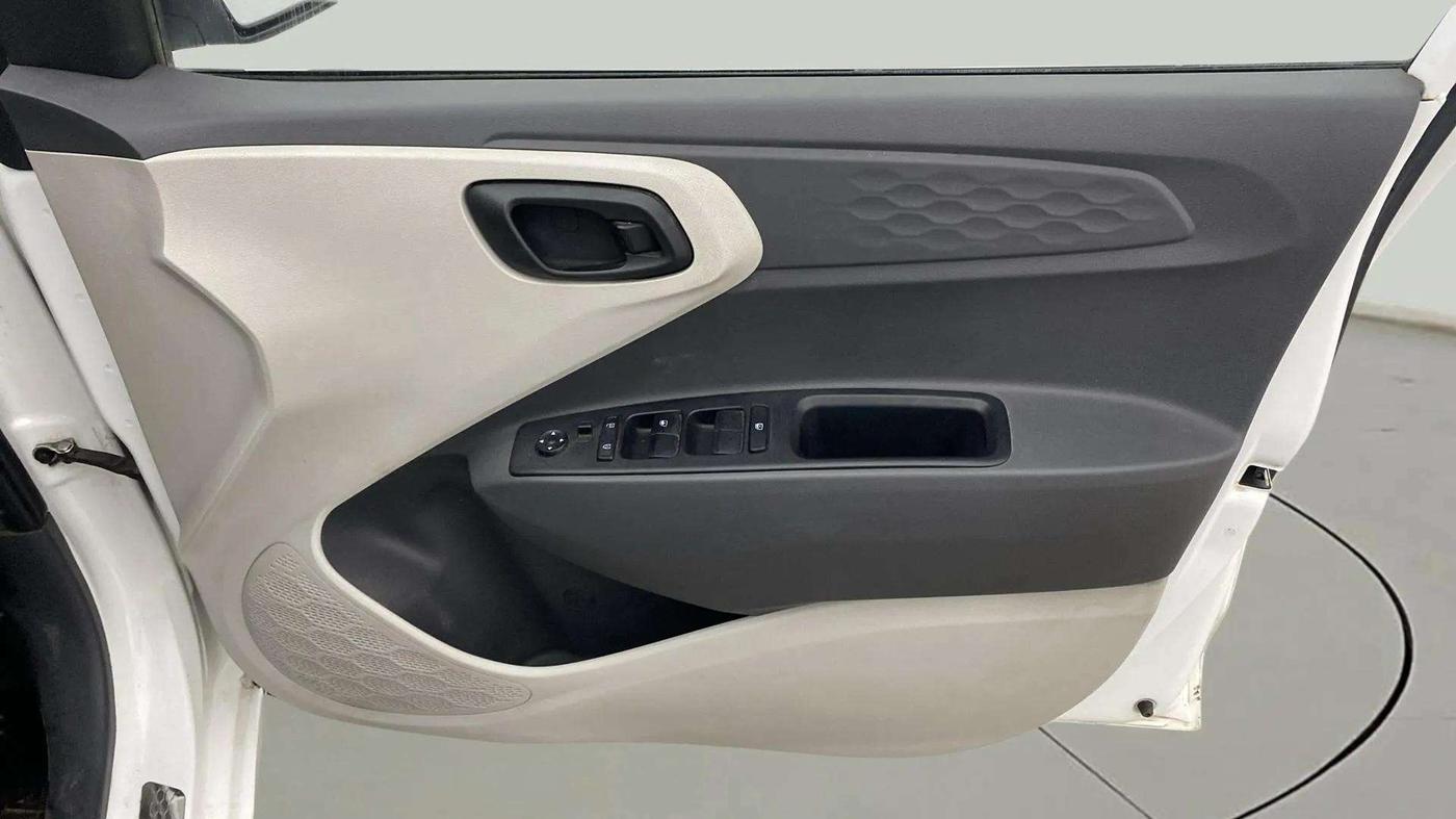 2021 Hyundai AURA S 1.2 CNG, CNG, Manual, 81,162 km, Driver Side Door Panels Control