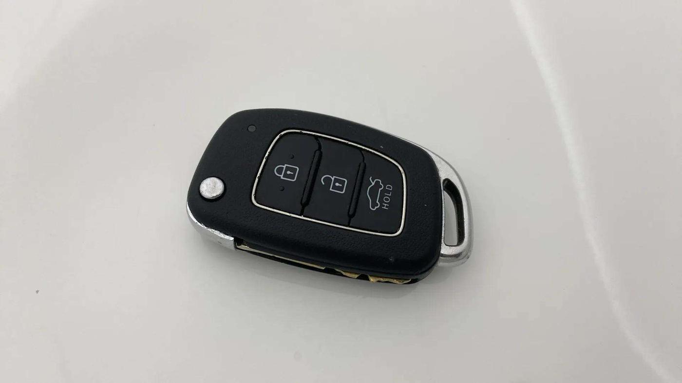 2021 Hyundai AURA S 1.2 CNG, CNG, Manual, 81,162 km, Key Close Up