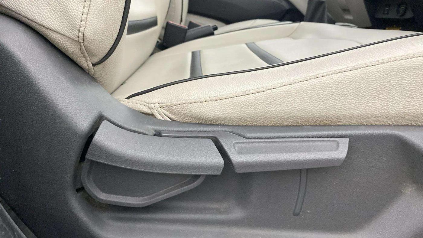 2021 Hyundai AURA S 1.2 CNG, CNG, Manual, 81,162 km, Driver Side Adjustment Panel