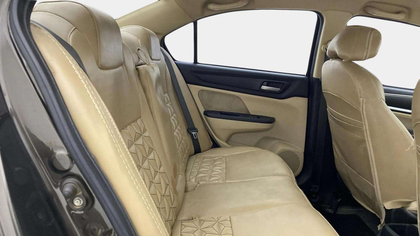 2023 Honda Amaze 1.2L I-VTEC VX, Petrol, Manual, 32,492 km, Right Side Rear Door Cabin