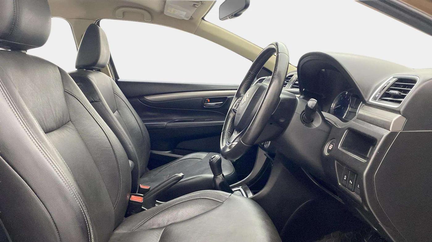 2016 Maruti Ciaz ZDI+ SHVS RS, Diesel, Manual, 63,294 km, Right Side Front Door Cabin