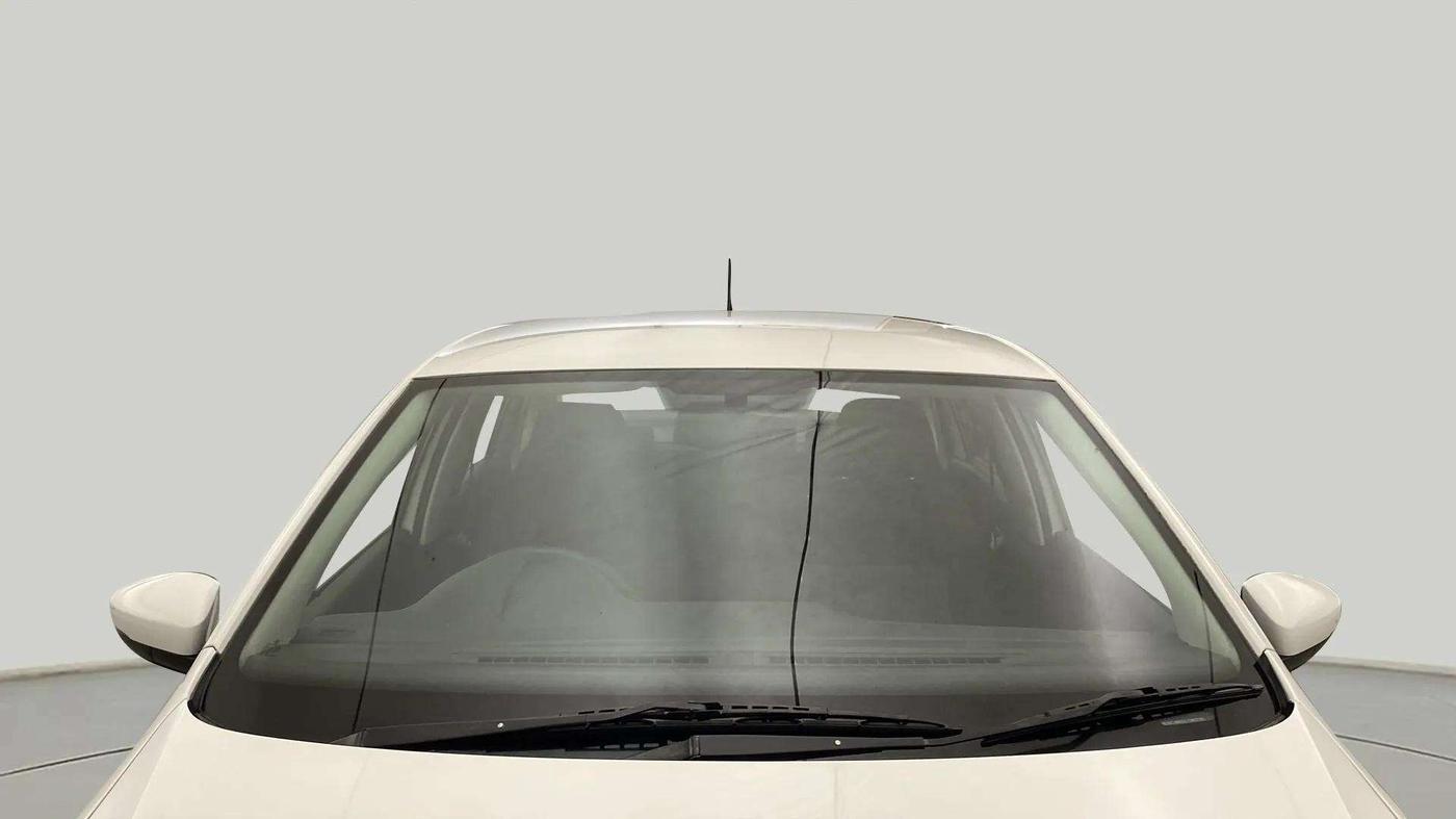 2019 Volkswagen Ameo TRENDLINE 1.0L, Petrol, Manual, 39,107 km, Front Windshield