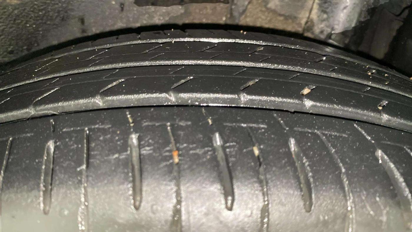 2018 Maruti IGNIS ALPHA 1.2 AMT DUAL TONE, Petrol, Automatic, 17,571 km, Left Rear Tyre Tread