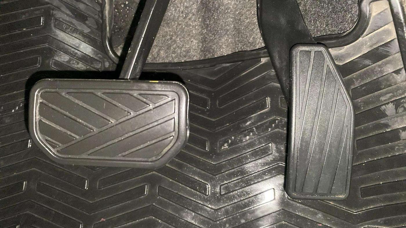2018 Maruti IGNIS ALPHA 1.2 AMT DUAL TONE, Petrol, Automatic, 17,571 km, Pedals