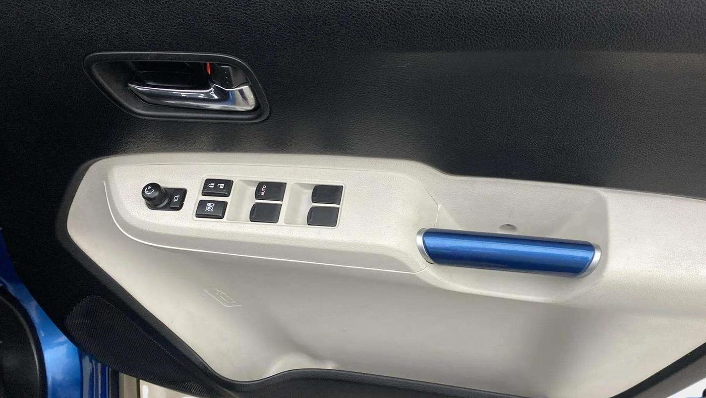 2018 Maruti IGNIS ALPHA 1.2 AMT DUAL TONE, Petrol, Automatic, 17,571 km, Driver Side Door Panels Control