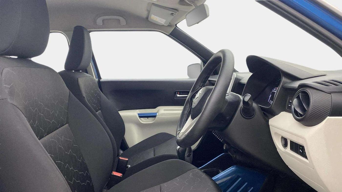 2018 Maruti IGNIS ALPHA 1.2 AMT DUAL TONE, Petrol, Automatic, 17,571 km, Right Side Front Door Cabin