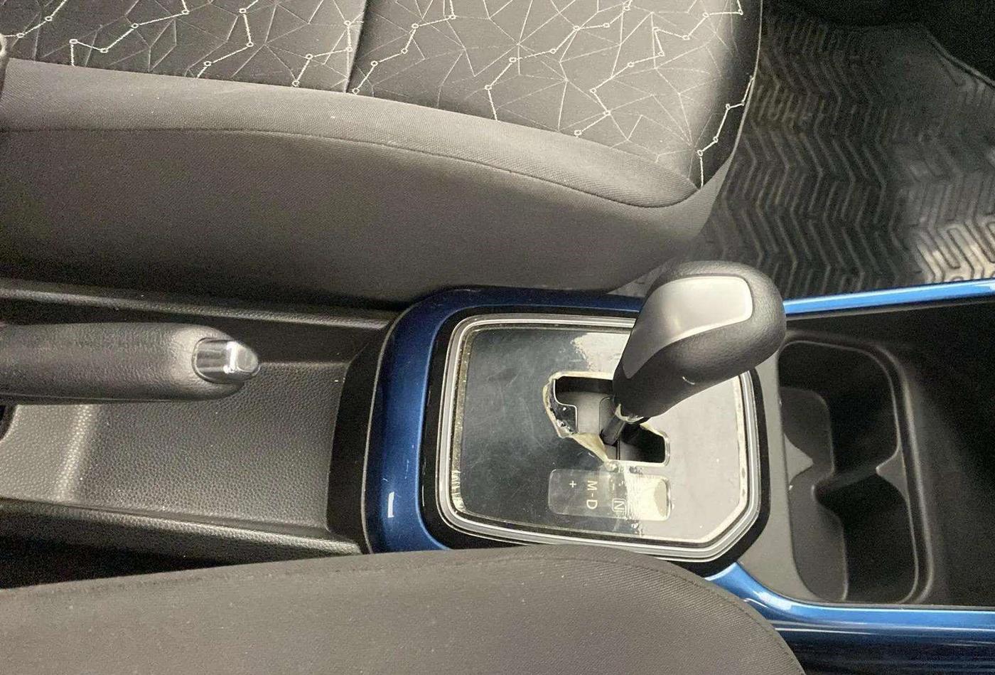 2018 Maruti IGNIS ALPHA 1.2 AMT DUAL TONE, Petrol, Automatic, 17,571 km, Gear Lever