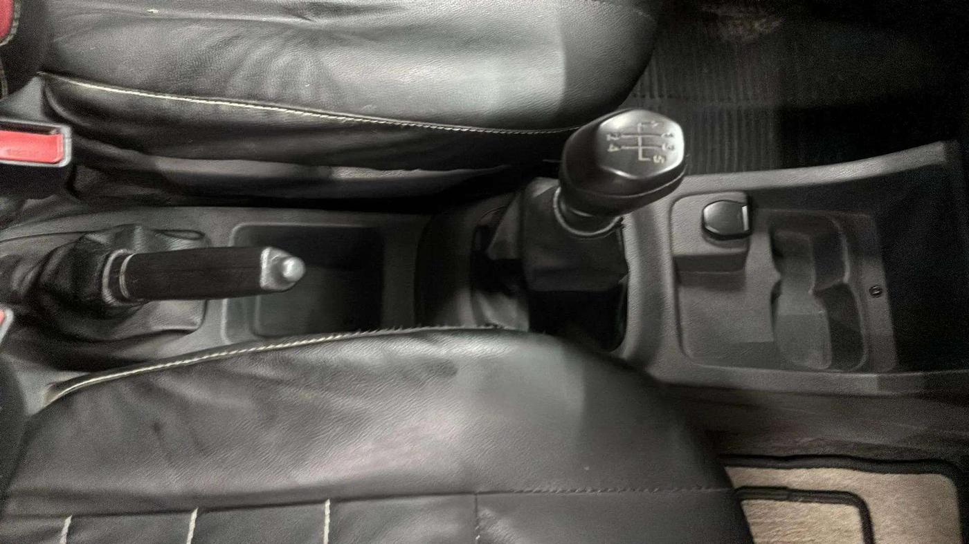 2016 Renault Kwid RXT 0.8 (O), Petrol, Manual, 48,717 km, Gear Lever