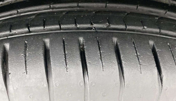 2022 Nissan MAGNITE XV PREMIUM, Petrol, Manual, 65,522 km, Right Front Tyre Tread