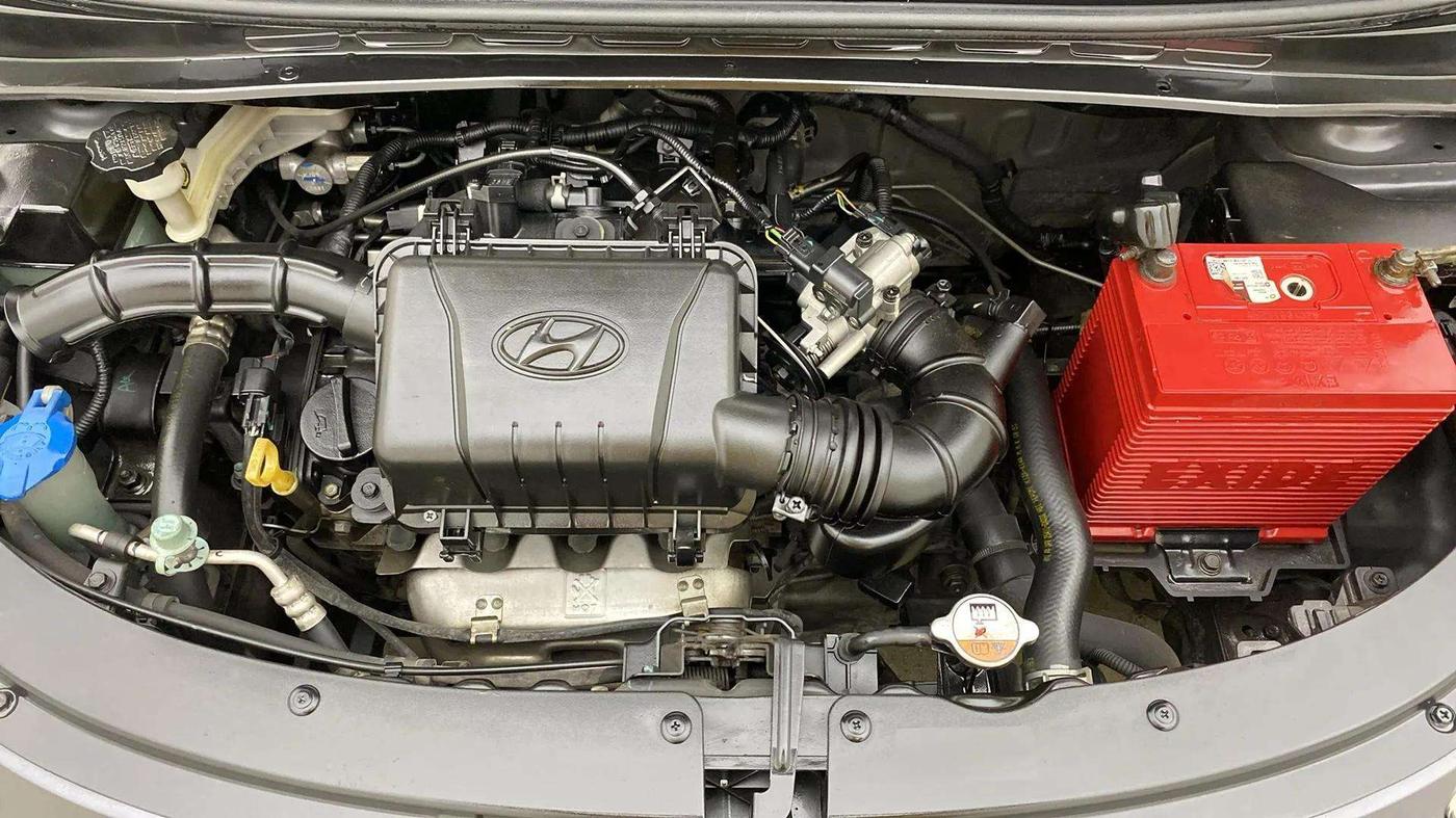 2015 Hyundai i10 SPORTZ 1.1, Petrol, Manual, 34,229 km, Engine View