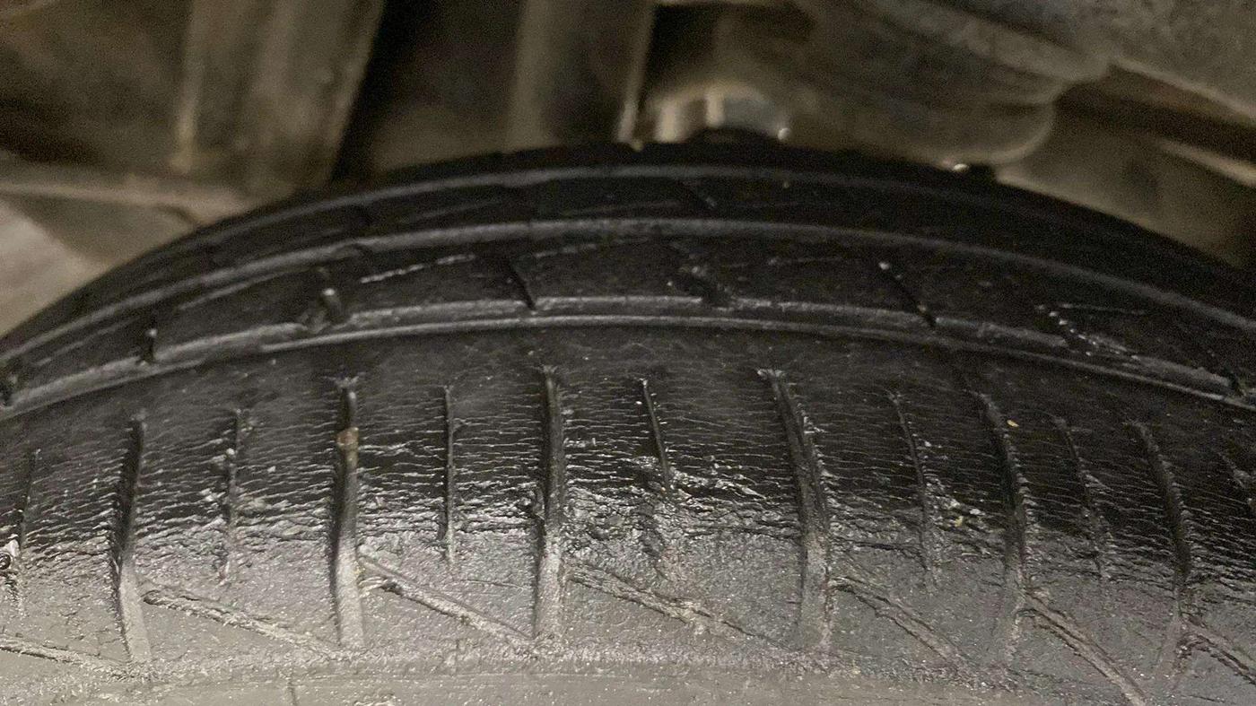2019 Maruti Alto LXI CNG, CNG, Manual, 44,727 km, Left Rear Tyre Tread