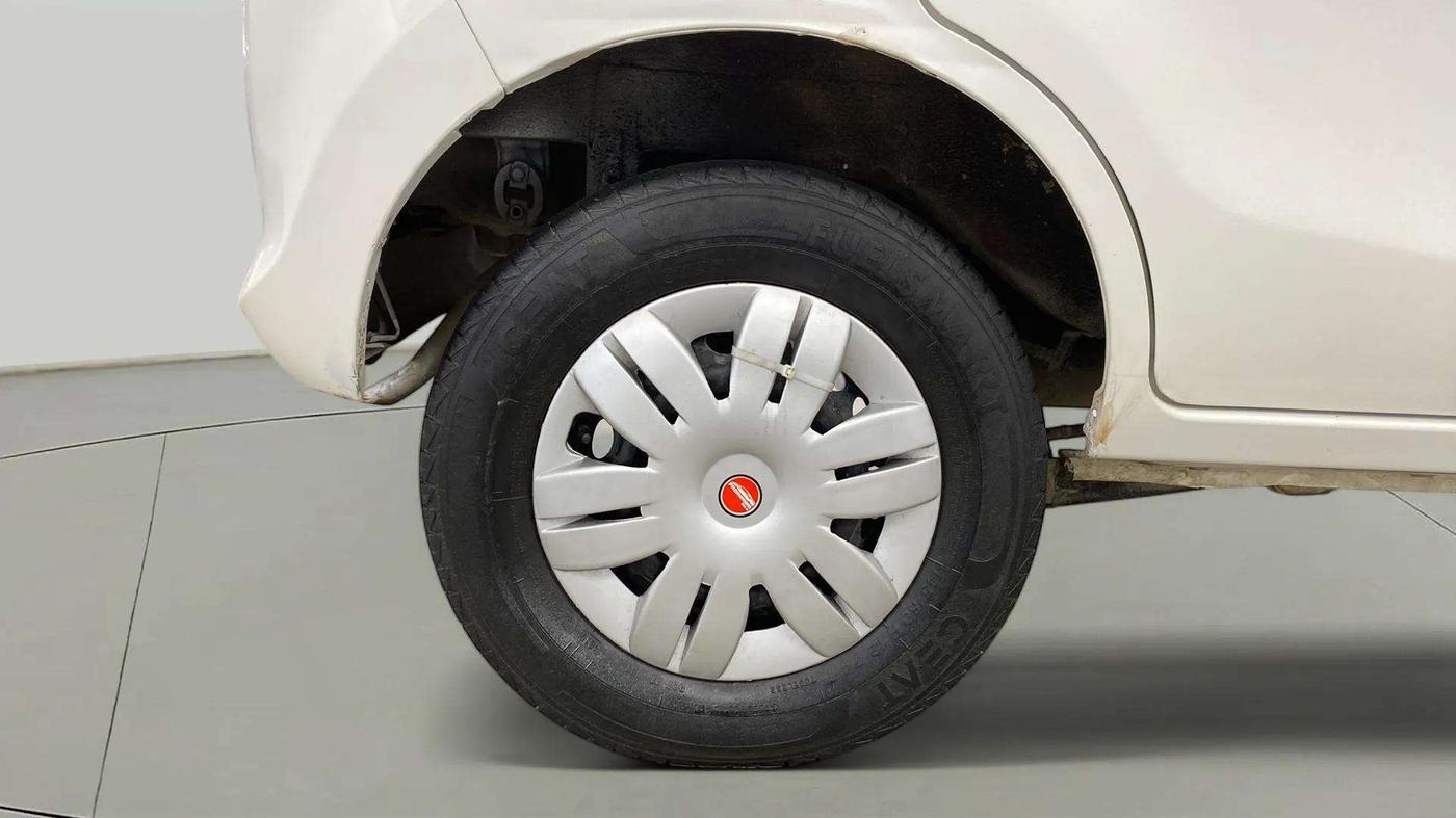 2019 Maruti Alto LXI CNG, CNG, Manual, 44,727 km, Right Rear Wheel