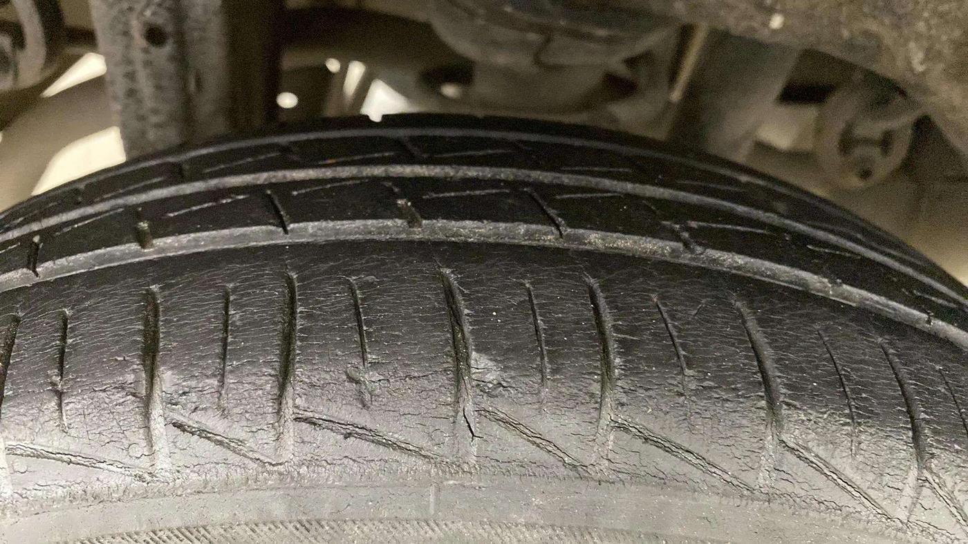 2019 Maruti Alto LXI CNG, CNG, Manual, 44,727 km, Right Rear Tyre Tread