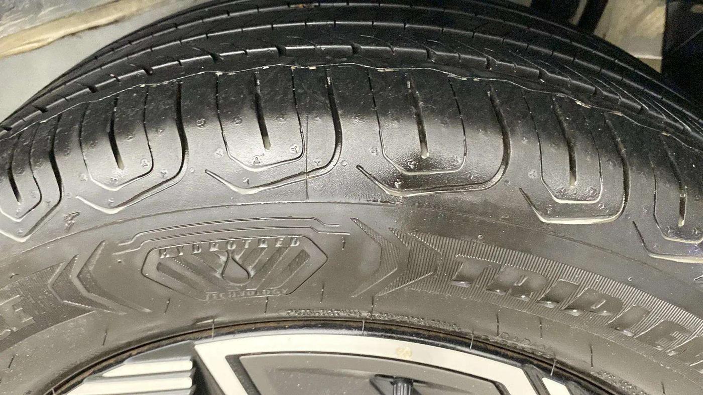 2024 Tata NEXON CREATIVE DCA 1.2 PETROL, Petrol, Automatic, 3,641 km, Right Rear Tyre Tread