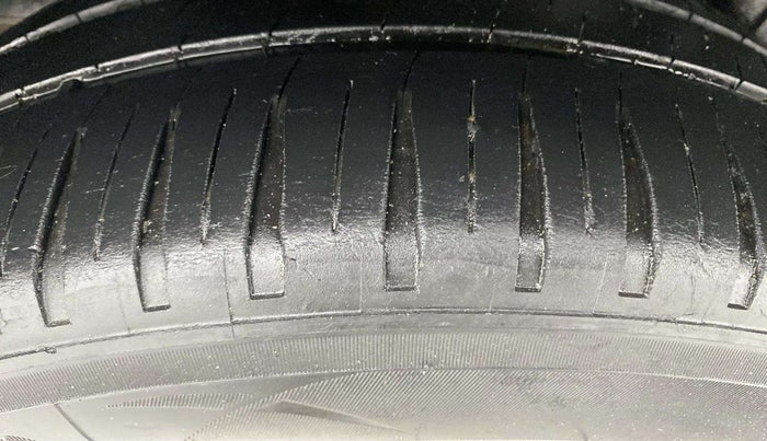 2019 Maruti Ertiga ZXI AT SHVS, Petrol, Automatic, 67,459 km, Right Rear Tyre Tread