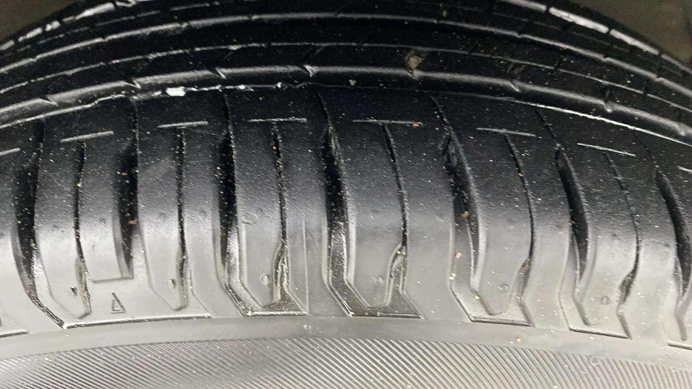2019 Maruti Ertiga ZXI AT SHVS, Petrol, Automatic, 67,459 km, Right Front Tyre Tread
