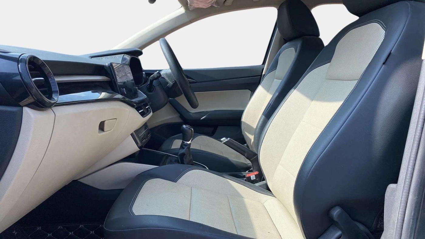 2022 Skoda SLAVIA STYLE 1.0L TSI MT, Petrol, Manual, 45,822 km, Right Side Front Door Cabin