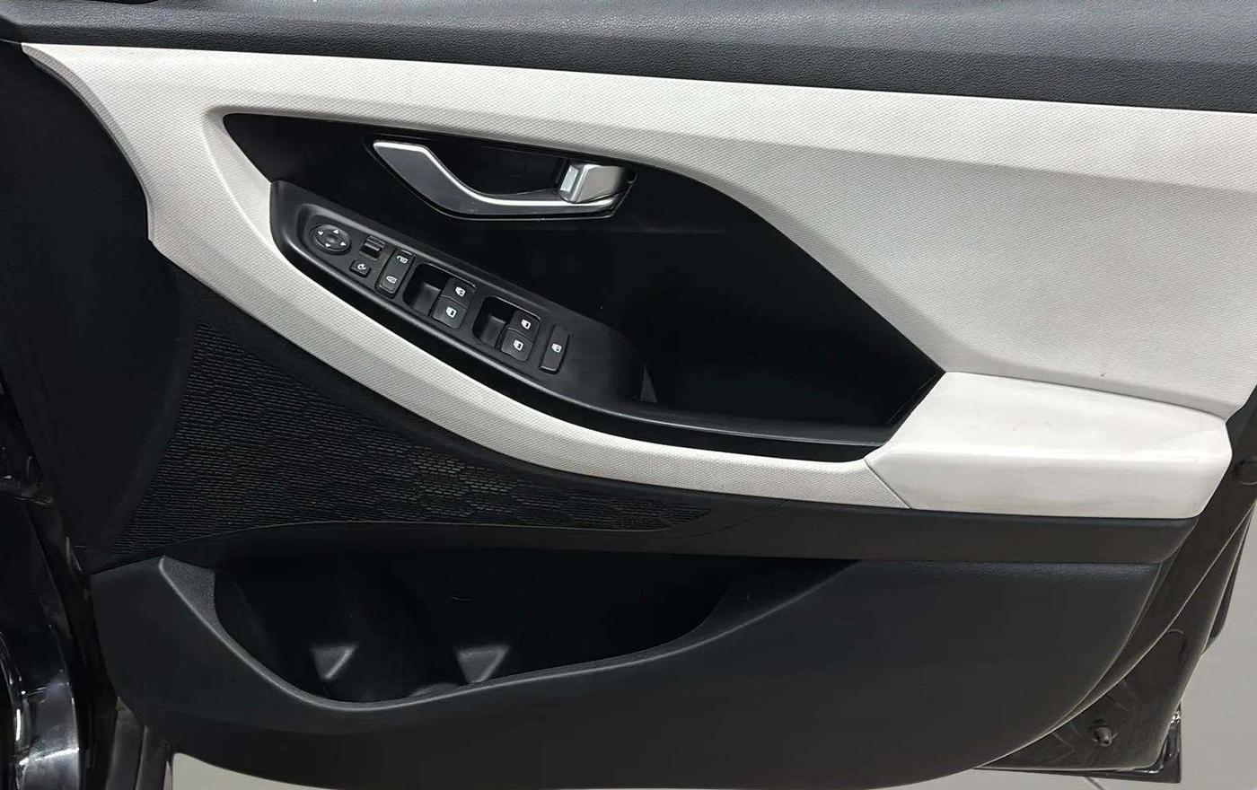 2021 Hyundai Creta SX 1.5 PETROL, Petrol, Manual, 42,414 km, Driver Side Door Panels Control