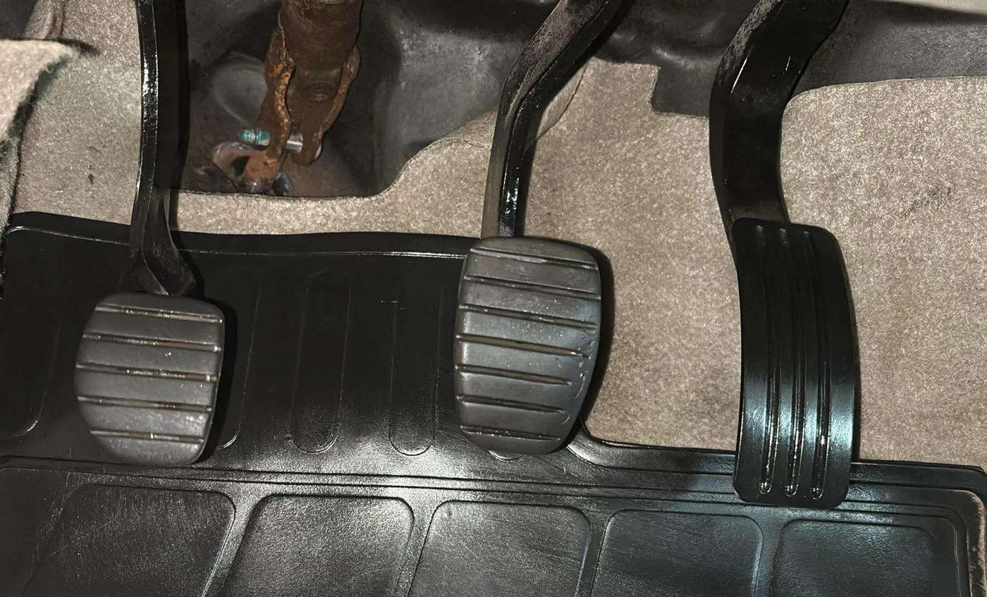 2016 Nissan Terrano XL (P), Petrol, Manual, 24,062 km, Pedals