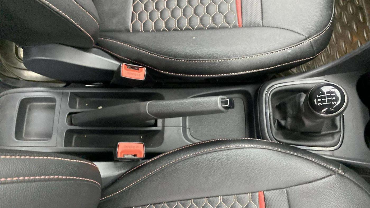 2021 Volkswagen Polo COMFORTLINE 1.0L TSI, Petrol, Manual, 21,919 km, Gear Lever