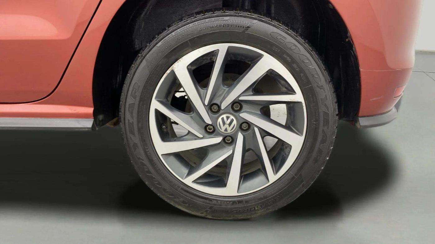 2021 Volkswagen Polo COMFORTLINE 1.0L TSI, Petrol, Manual, 21,919 km, Left Rear Wheel