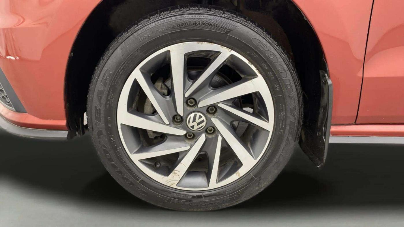 2021 Volkswagen Polo COMFORTLINE 1.0L TSI, Petrol, Manual, 21,919 km, Left Front Wheel