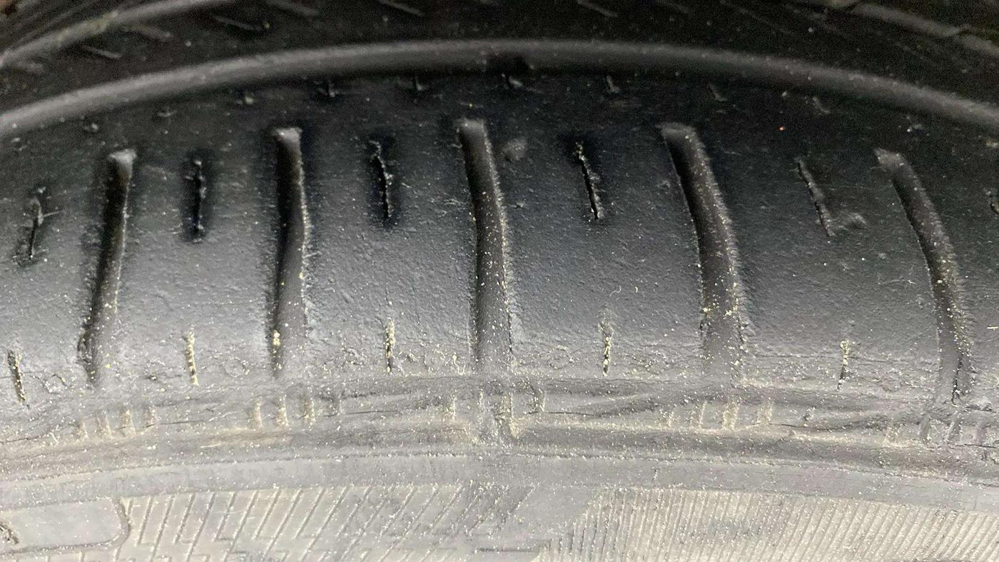 2021 Volkswagen Polo COMFORTLINE 1.0L TSI, Petrol, Manual, 21,919 km, Right Front Tyre Tread