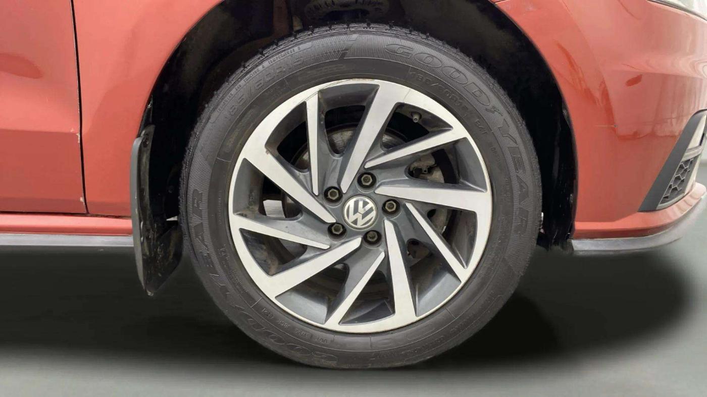 2021 Volkswagen Polo COMFORTLINE 1.0L TSI, Petrol, Manual, 21,919 km, Right Front Wheel
