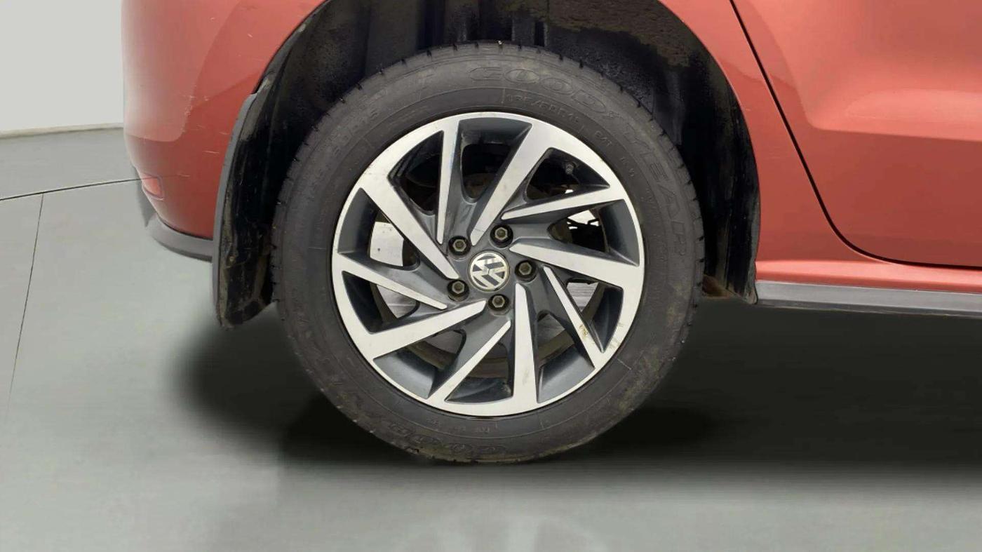 2021 Volkswagen Polo COMFORTLINE 1.0L TSI, Petrol, Manual, 21,919 km, Right Rear Wheel