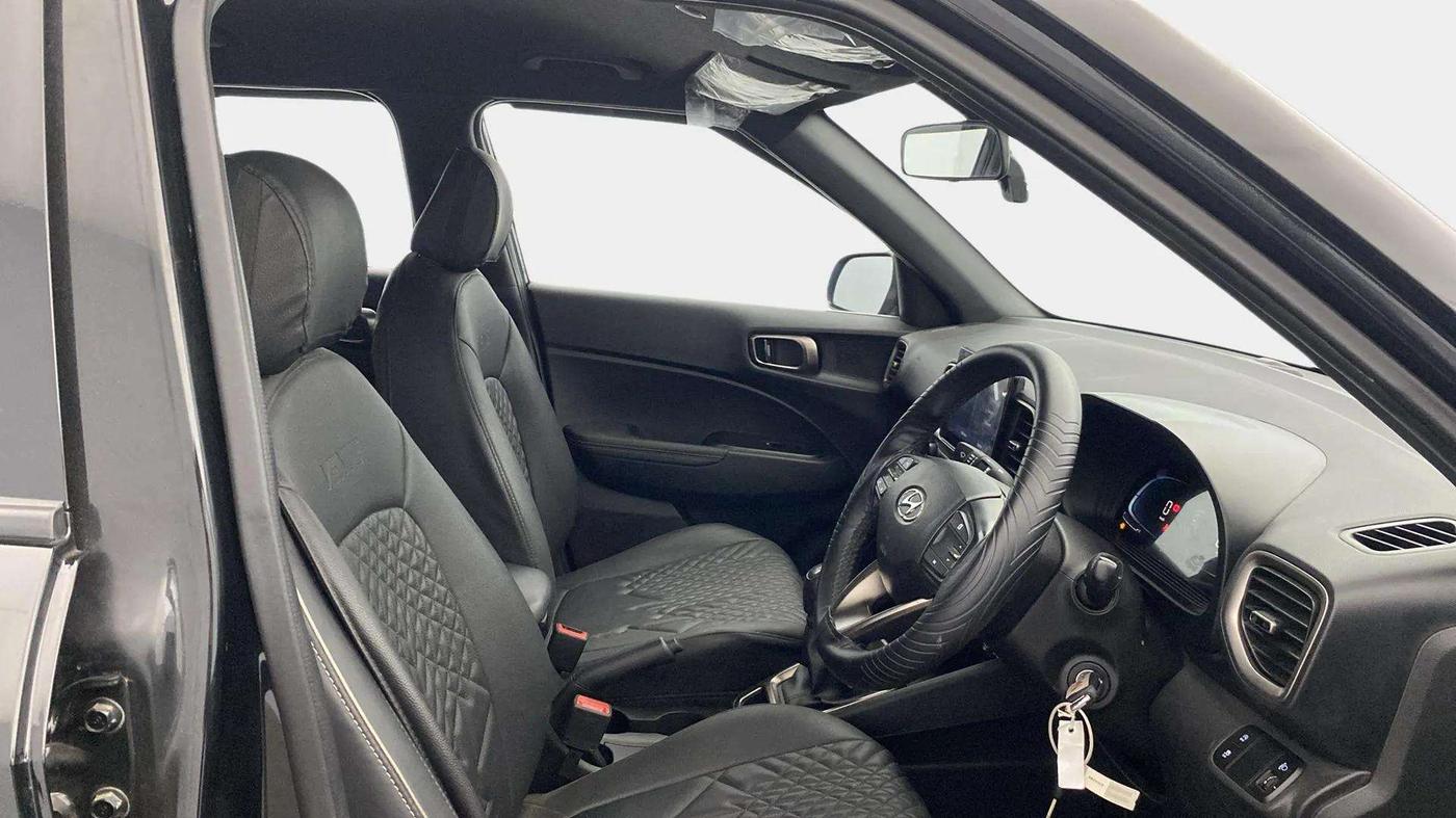 2024 Hyundai VENUE S (O) 1.2 KNIGHT EDITION, Petrol, Manual, 4,743 km, Right Side Front Door Cabin