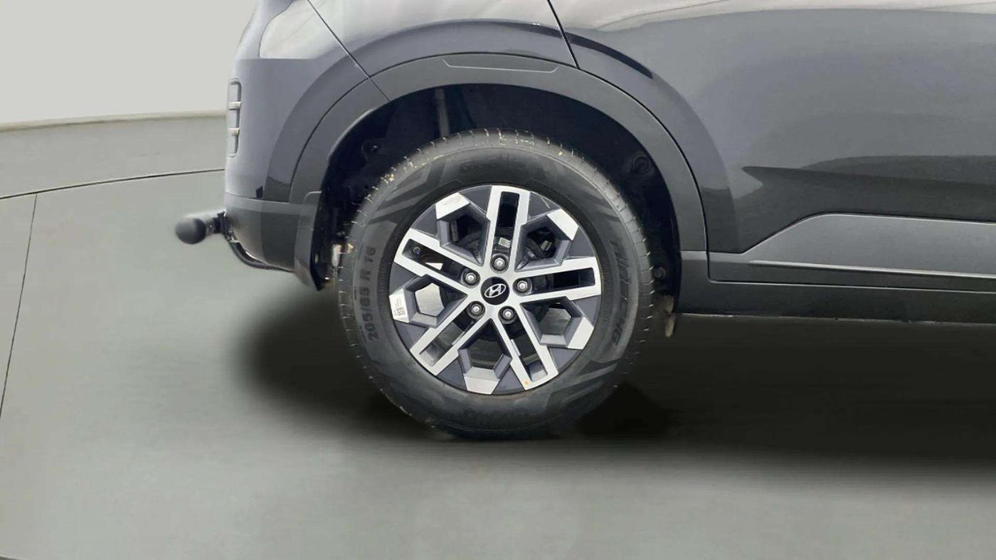 2024 Hyundai VENUE S (O) 1.2 KNIGHT EDITION, Petrol, Manual, 4,743 km, Right Rear Wheel