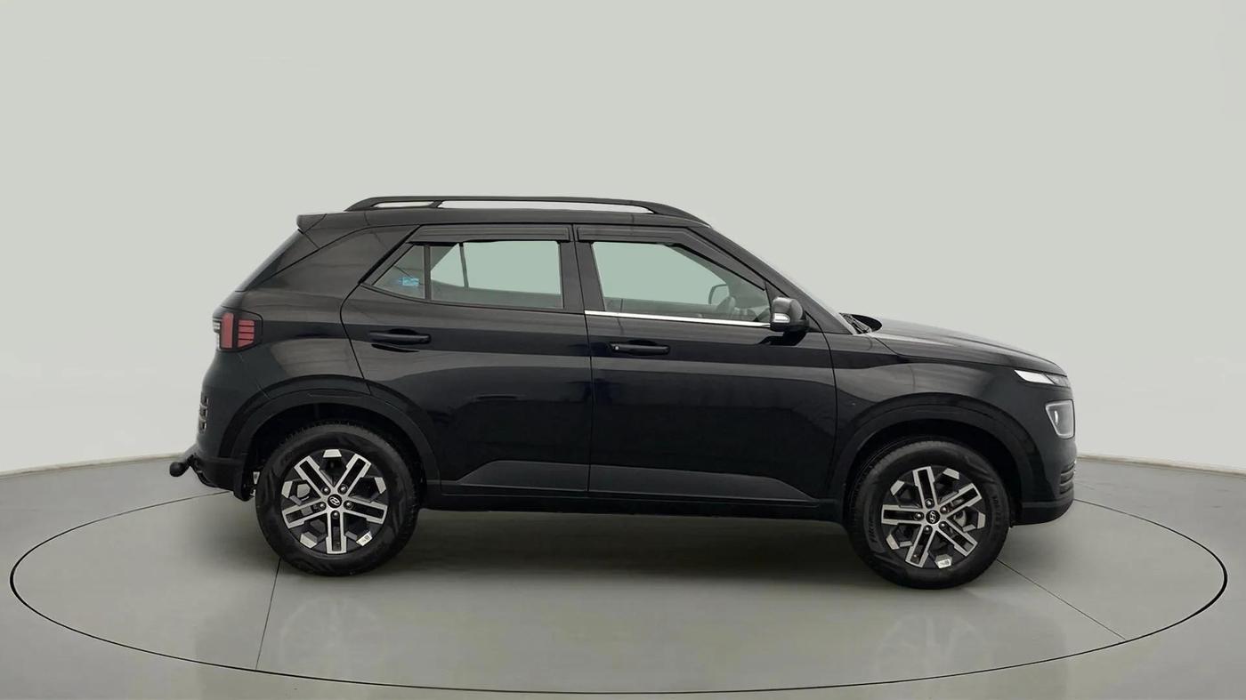 2024 Hyundai VENUE S (O) 1.2 KNIGHT EDITION, Petrol, Manual, 4,743 km, Right Side View