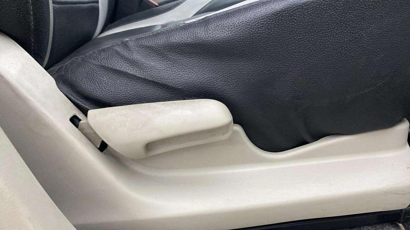 2017 Maruti Celerio VXI CNG, CNG, Manual, 81,256 km, Driver Side Adjustment Panel