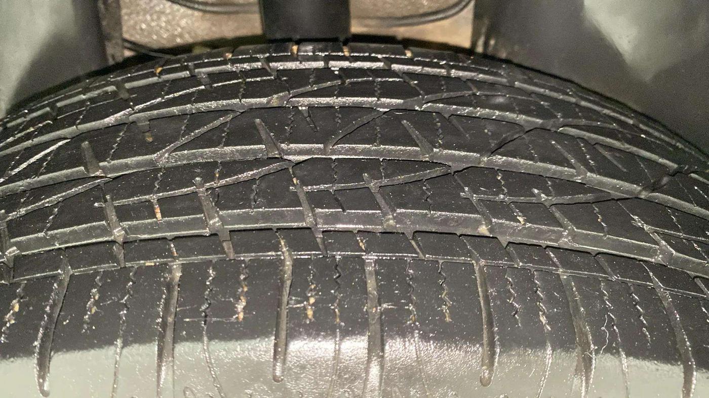 2018 Jeep Compass SPORT 1.4 PETROL, Petrol, Manual, 33,953 km, Right Rear Tyre Tread