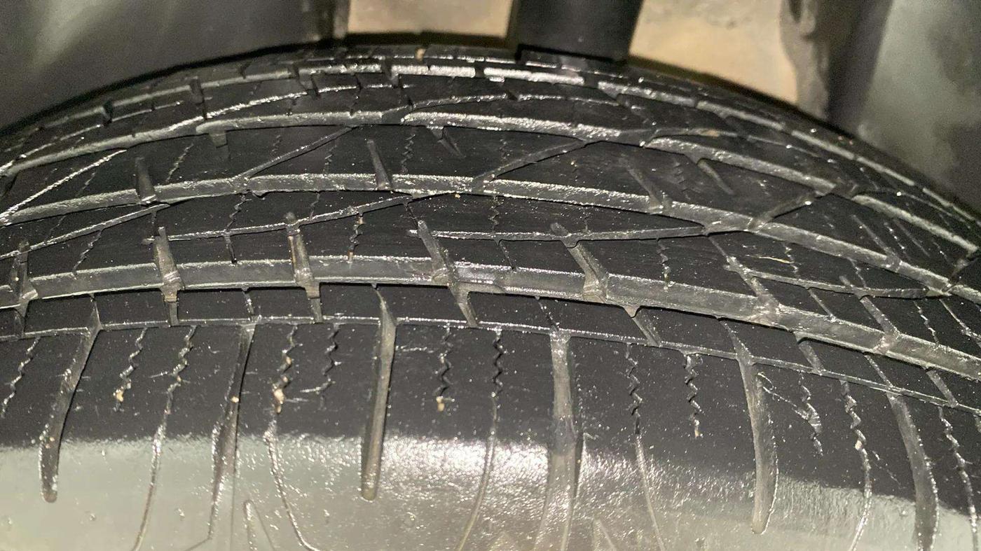 2018 Jeep Compass SPORT 1.4 PETROL, Petrol, Manual, 33,953 km, Left Rear Tyre Tread