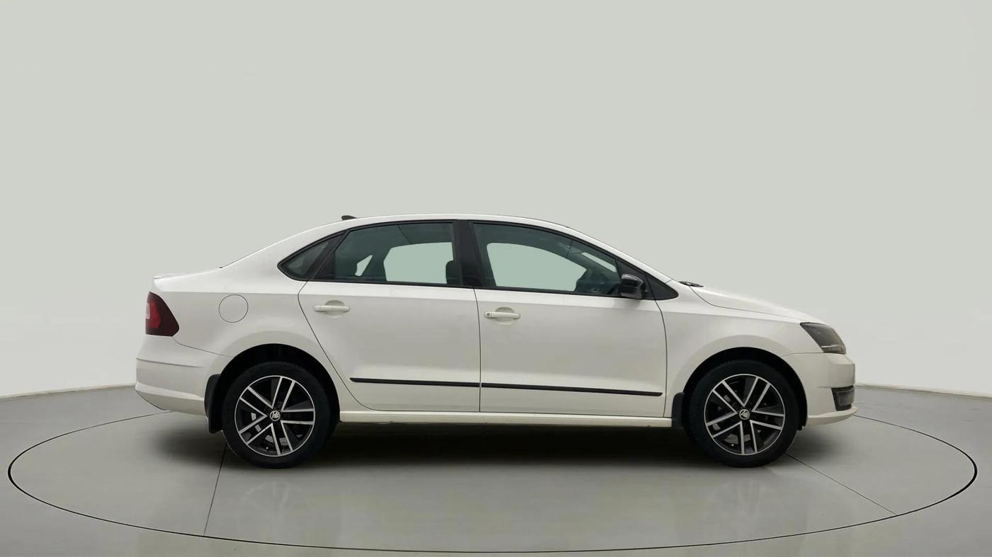 2018 Skoda Rapid STYLE 1.6 MPI, Petrol, Manual, 69,568 km, Right Side View