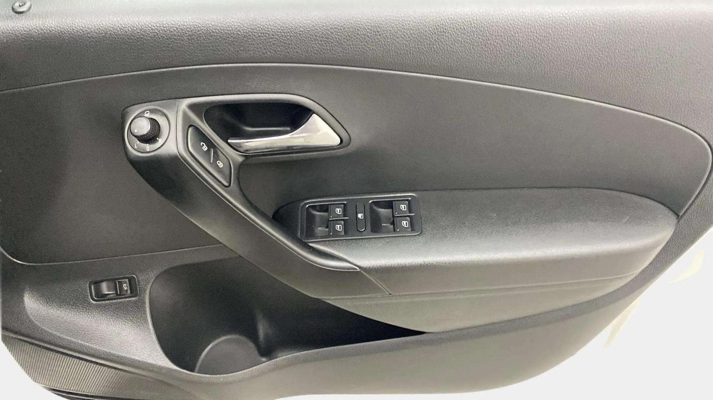 2018 Skoda Rapid STYLE 1.6 MPI, Petrol, Manual, 69,568 km, Driver Side Door Panels Control