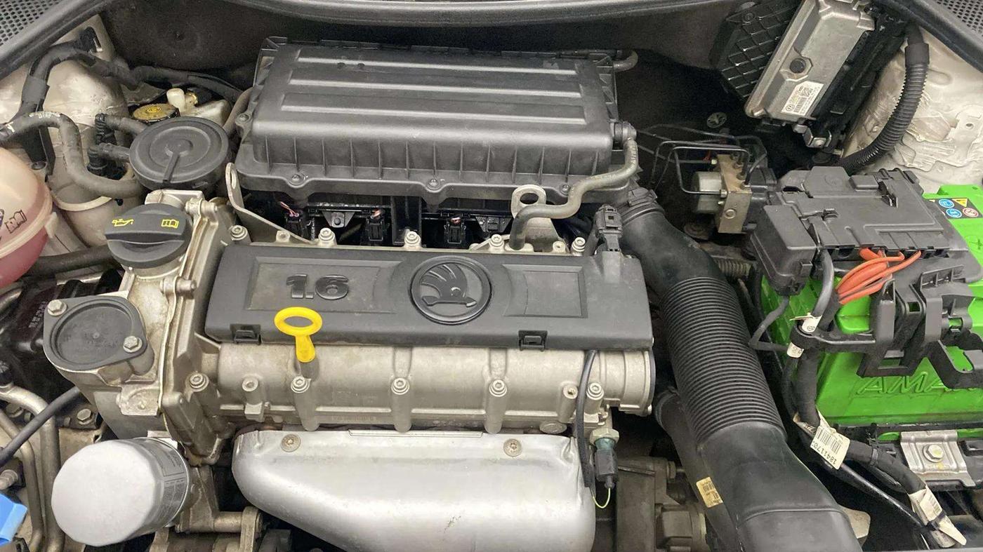 2018 Skoda Rapid STYLE 1.6 MPI, Petrol, Manual, 69,568 km, Engine View